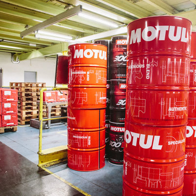 Öl und Flüssigkeiten