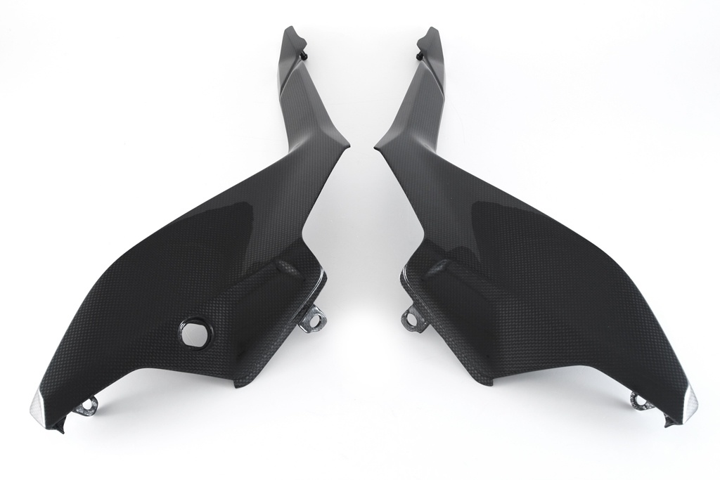 FULLSIX Carbon UNDER TANK SIDE PANELS - SET939 SUPERSPORT 2017 