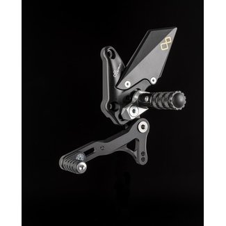 LIGHTECH verstelbare/inklapbare schakelset achter standaard en omgekeerd schakelsysteem zwart Yamaha R1 FTRYA001W