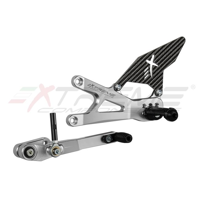 Extreme Components GP EVO rear sets kit for Suzuki GSXR 1000 (2017/2022) (standard and reverse shifting) with carbon fiber heel guard (silver) (shift rod for quickshifter)