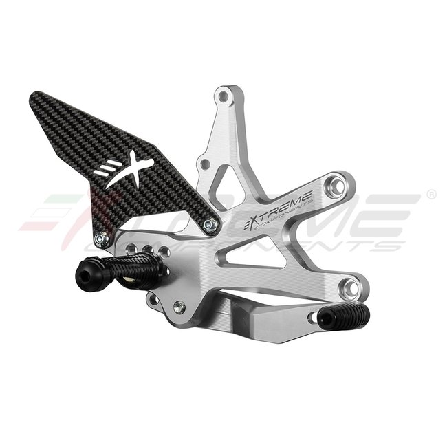 Extreme Components GP EVO rear sets kit for Suzuki GSXR 1000 (2017/2022) (standard and reverse shifting) with carbon fiber heel guard (silver) (shift rod for standard shifting, no quickshifter)