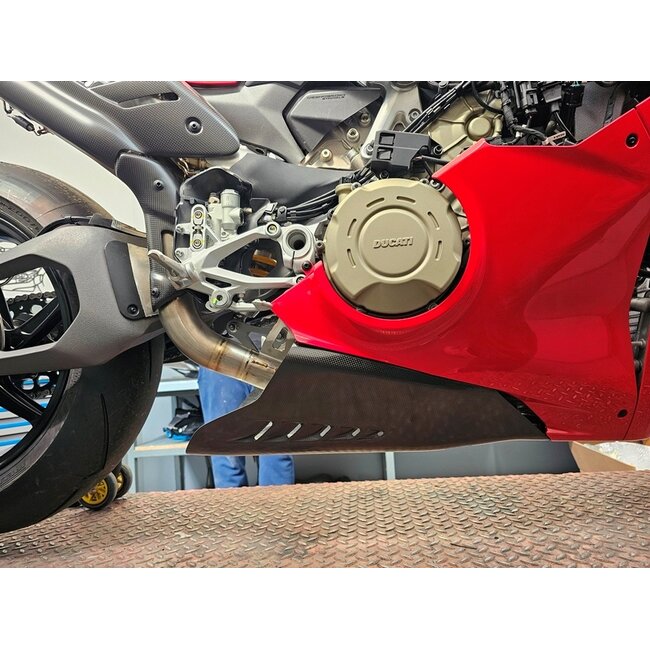 FULLSIX Carbon FullSix Carbon belly pan Ducati Panigale V4/V4S (2025-) for slip-on or underseat exhaust