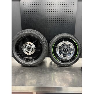 Kawasaki ZX-6/636R Standardfelgen – Gebraucht – Inklusive Pirelli Regenreifen en