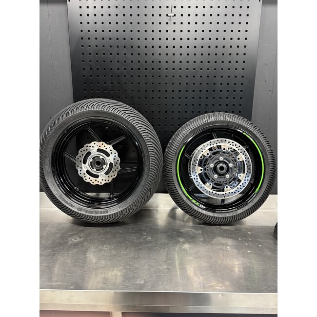 Kawasaki Kawasaki ZX-6/636R Standardfelgen – Gebraucht – Inklusive Pirelli Regenreifen en