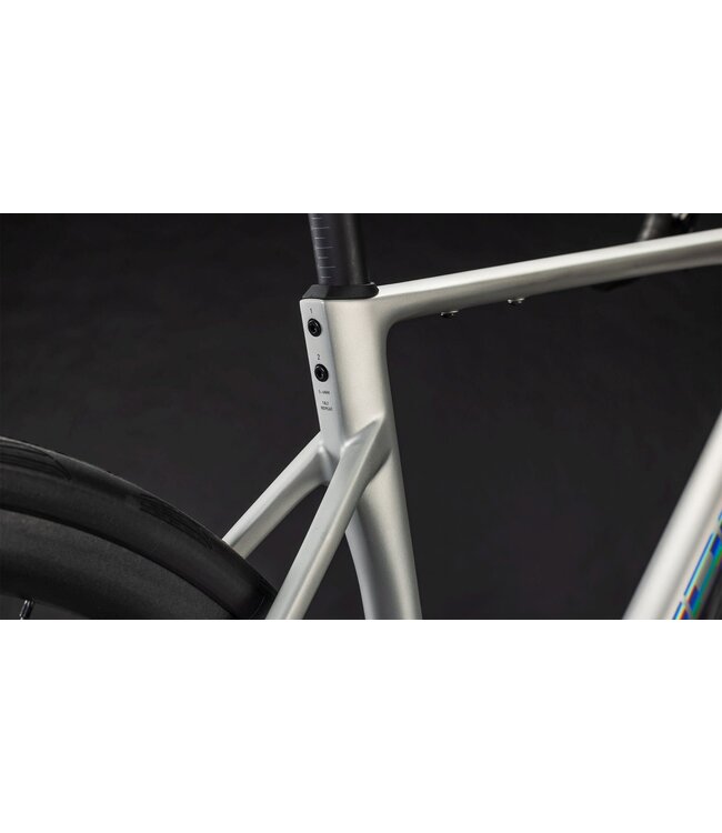 2026 CUBE ATTAIN C:62 SLX SLEEKGREY/PRISM