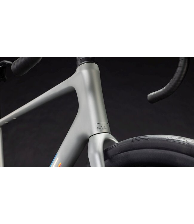 2026 CUBE ATTAIN C:62 SLX SLEEKGREY/PRISM