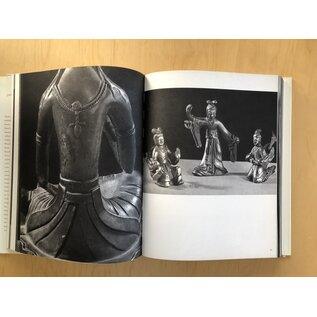 Office du Livre Japanische Plastik, von Toshimitsu Hasumi