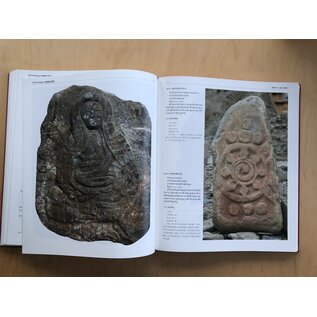 Sichuan Nationalities Publishing House Collection of Tibetan Fine Art (7): Sculpture Art: Stone Carving Tibet 1