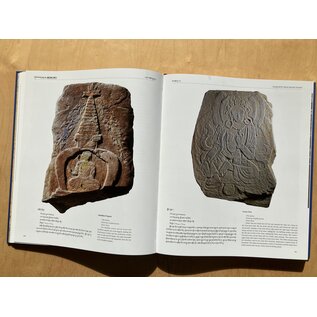 Sichuan Nationalities Publishing House Collection of Tibetan Fine Art (50): Sculptural Art Stone Carving 3