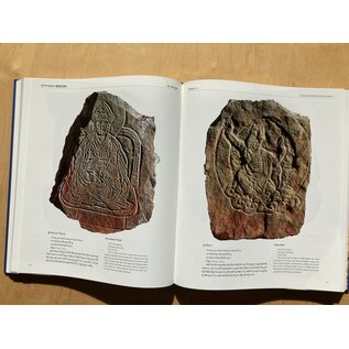 Sichuan Nationalities Publishing House Collection of Tibetan Fine Art (50): Sculptural Art Stone Carving 3