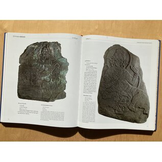 Sichuan Nationalities Publishing House Collection of Tibetan Fine Art (50): Sculptural Art Stone Carving 3