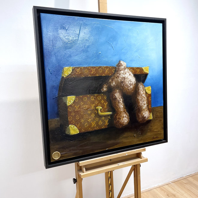 Oil painting - Rick Triest - 80x80 cm - Sir Bobby the Teddybear - Classic Sir Bobby's bum in Louis Vuitton trunk