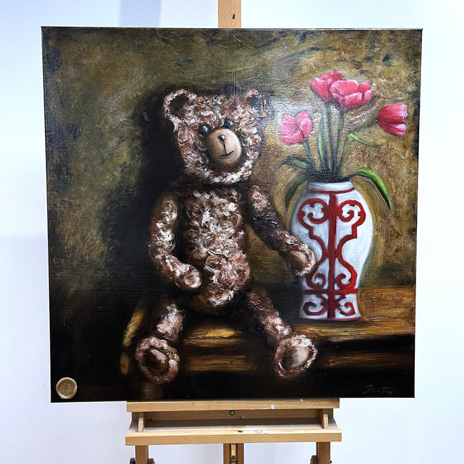 Oil painting - Rick Triest - 80x80 cm - Sir Bobby the Teddybear - Classic Sir Bobby's with tulips in Hermes Vase