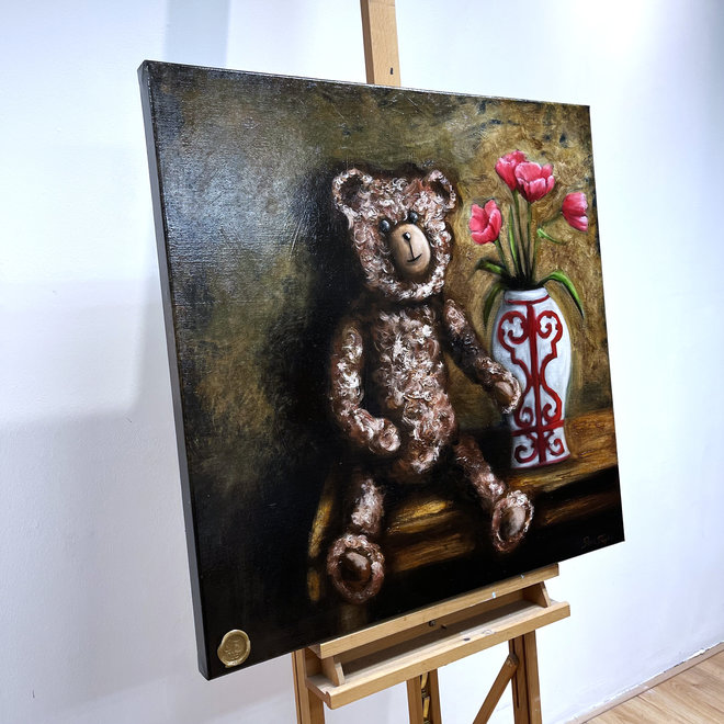 Oil painting - Rick Triest - 80x80 cm - Sir Bobby the Teddybear - Classic Sir Bobby's with tulips in Hermes Vase