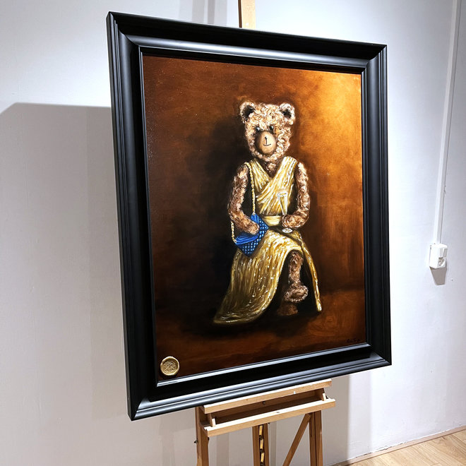 Oil Painting - Rick Triest - 80x100 cm - Sir Bobby the Teddybear- Lady Bobby in Golden Couture dress and YSL bag