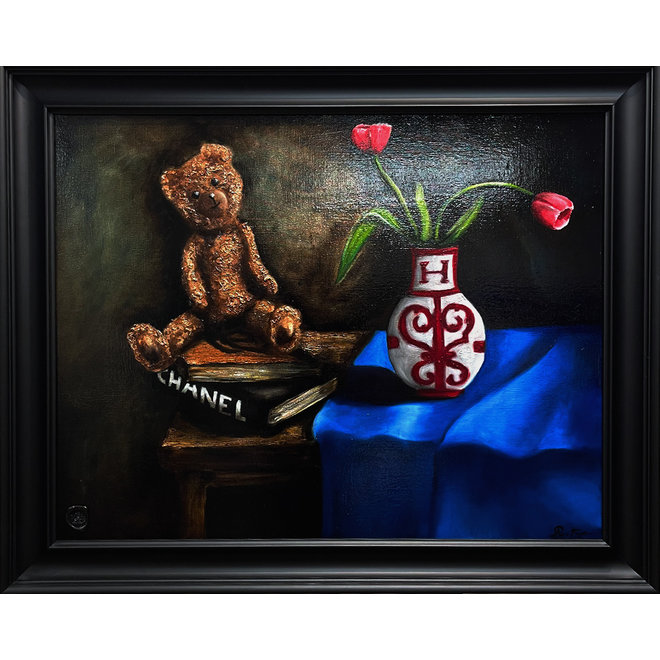 Painting - Master Series - 80x100 cm - Rick Triest - Sir Bobby the Teddybear - Classic Sir. Bobby's still life with tulips in Hermes Vase