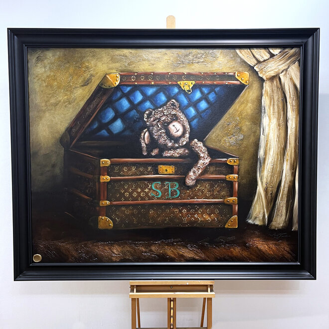 Master Series - 120x150 cm - Classic Bobby in the Louis Vuitton Trunk