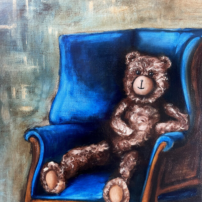 Painting - Rick Triest - 80x100 cm - Sir Bobby the Teddybear -   ‘’Sir Bobby in a Hepplewhite wing chair from Ralph Lauren , 21st Century’’