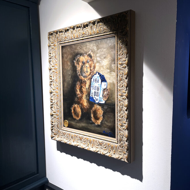 Painting - Rick Triest - 40x50 cm - Sir Bobby the Teddybear ''Sir Bobby & Canal house in Delft'' #3