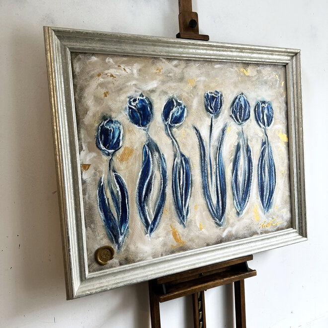 Schilderij- 80x100 cm - Rick Triest - Tulpen - Beige & Blue - inclusief lijst