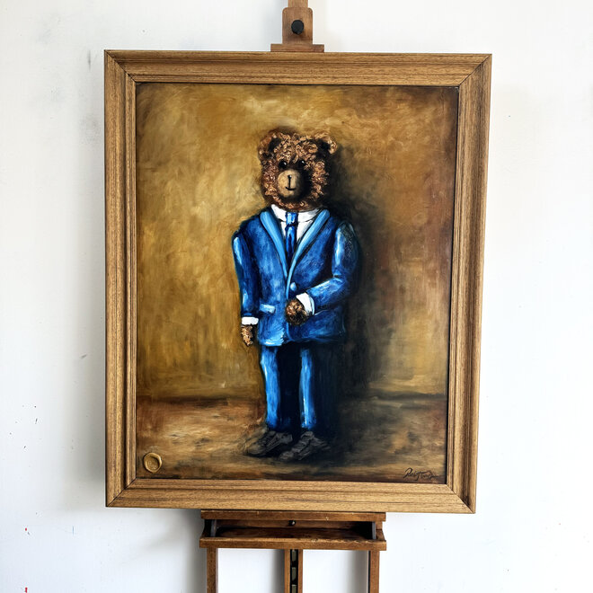 Olieverf schilderij- 80x100 cm -Rick Triest -Sir Bobby de teddybeer - Sir Bobby in his blue suit