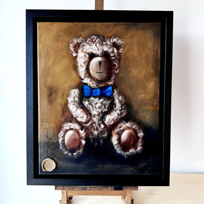 Olieverf schilderij- 40x50 cm -Rick Triest -Sir Bobby de teddybeer -  ''Sir Bobby with blue bow tie''