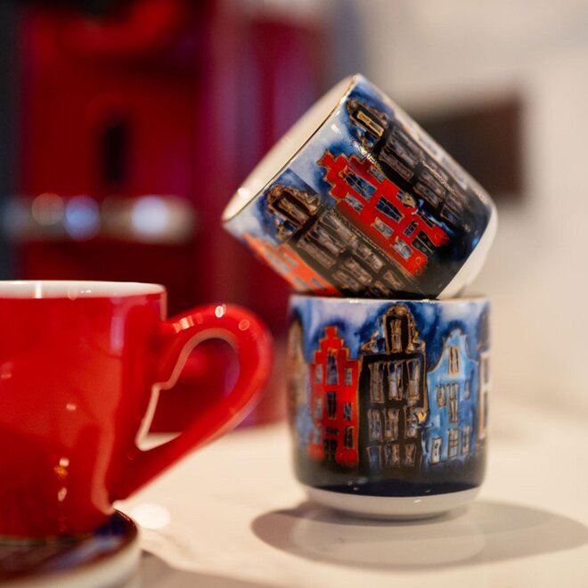Designed by Rick Triest - Giftbox beker+plateau Canalhouses red D22x7 H8 - espresso - 100 ML