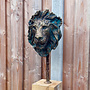 Bronze - Bust of Lion's head on support - Rick Triest - 38hx30wx24d cm - op eikensokkel 100cm