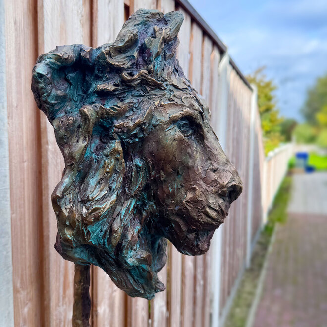 Bronze - Bust of Lion's head on support - Rick Triest - 38hx30wx24d cm - op eikensokkel 100cm
