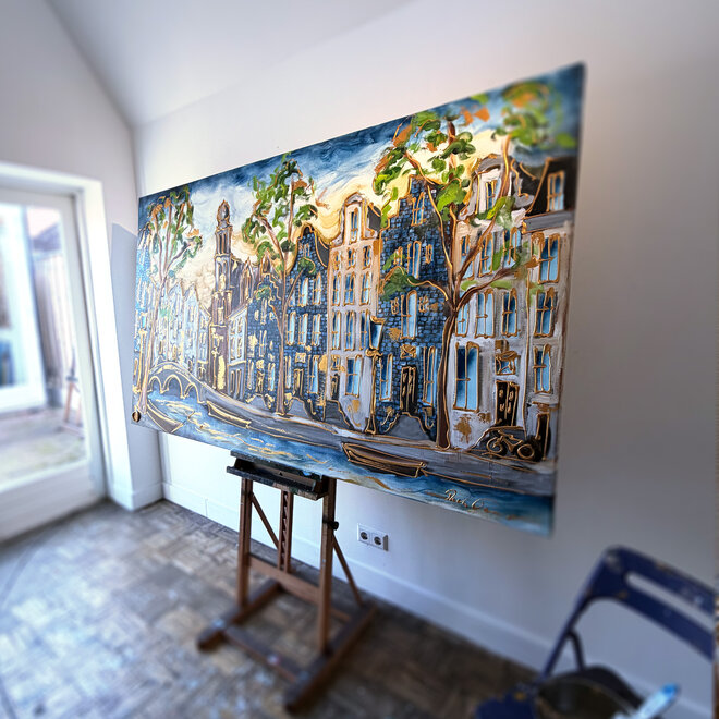 Schilderij- Rick Triest - 100x150 cm  - Amsterdam Signature Gold Series - Prinsengracht - Blue & Gold - Westertoren