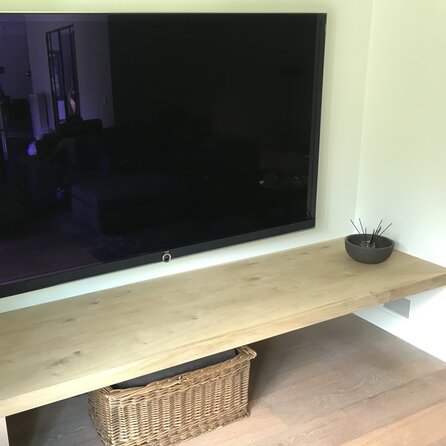 Eiken blad - op maat - 6 cm dik - 3-laags opgedikt (hol) - rustiek eikenhout (B/C) - verlijmd paneel, smalle lamel - 60 mm Eiken blad - op maat - 6 cm dik - 3-laags opgedikt (hol) - rustiek eikenhout (B/C) - verlijmd paneel, smalle lamel - 60 mm