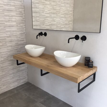 Eiken blad - op maat - 6 cm dik - 3-laags opgedikt (hol) - rustiek eikenhout (B/C) - verlijmd paneel, smalle lamel - 60 mm Eiken blad - op maat - 6 cm dik - 3-laags opgedikt (hol) - rustiek eikenhout (B/C) - verlijmd paneel, smalle lamel - 60 mm