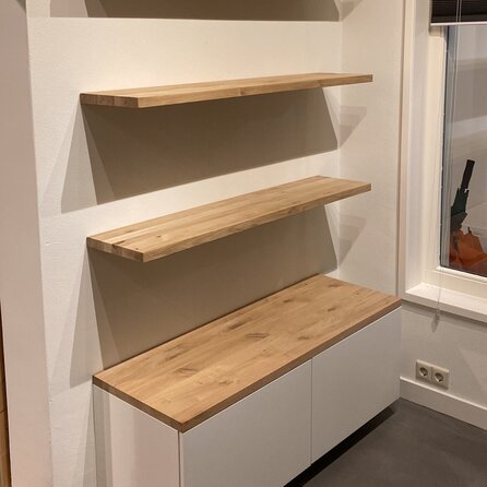 Eiken wandplank zwevend - op maat - 3 cm dik - rustiek eikenhout (B/C) - incl. blinde plankdragers (onzichtbaar) - 30 mm