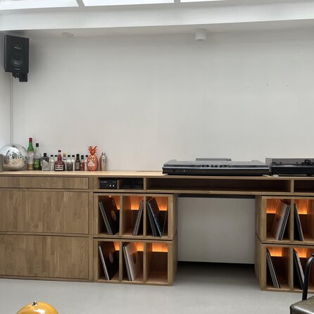 Eiken vingerlaspaneel - 2,7 cm dik - foutvrij eikenhout (A/B) - in lengtelas verlijmd meubelpaneel / timmerpaneel, brede lamel (4-6 cm) - 27 mm Eiken vingerlaspaneel - 2,7 cm dik - foutvrij eikenhout (A/B) - in lengtelas verlijmd meubelpaneel / timmerpaneel, brede lamel (4-6 cm) - 27 mm