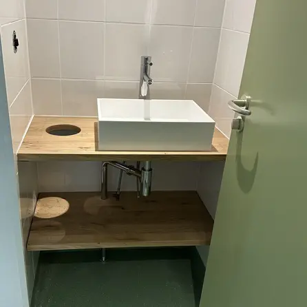 Eiken wastafelblad - op maat - 2,7 cm dik - rustiek eikenhout (B/C) - verlijmd, brede lamel (9-12 cm) - 27 mm Eiken wastafelblad - op maat - 2,7 cm dik - rustiek eikenhout (B/C) - verlijmd, brede lamel (9-12 cm) - 27 mm