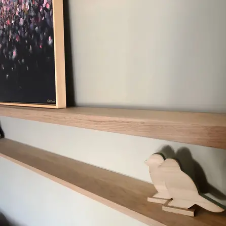 Eiken wandplank zwevend - op maat - 4 cm dik - foutvrij eikenhout (A/B) - incl. blinde plankdragers (onzichtbaar) - brede lamel (9-12 cm) - 40 mm