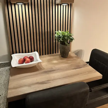 Eiken tafelblad - vierkant - op maat - 4 cm dik - rustiek eikenhout (B/C) - verlijmd, brede lamel (9-12 cm) - 40 mm Eiken tafelblad - vierkant - op maat - 4 cm dik - rustiek eikenhout (B/C) - verlijmd, brede lamel (9-12 cm) - 40 mm