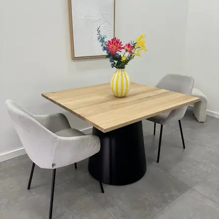 Eiken eettafel - vierkant - op maat - 4 cm dik - vierkante eiken tafel van rustiek eikenhout (B/C) met brede lamel - 40 mm Eiken eettafel - vierkant - op maat - 4 cm dik - vierkante eiken tafel van rustiek eikenhout (B/C) met brede lamel - 40 mm