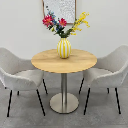 Eiken bistrotafel - rond - 2,7 cm dik - ronde eiken horeca tafel van rustiek eikenhout (B/C) met brede lamel - 27 mm Eiken bistrotafel - rond - 2,7 cm dik - ronde eiken horeca tafel van rustiek eikenhout (B/C) met brede lamel - 27 mm