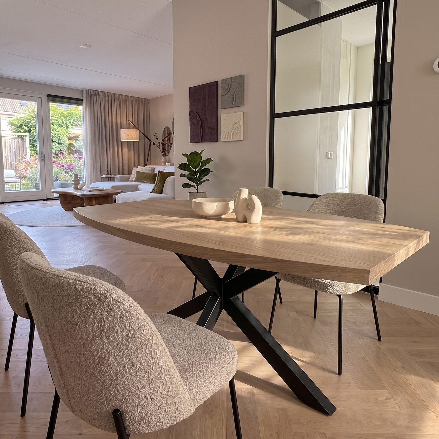 Klantfoto half ovaal tafelblad in foutvrij eiken