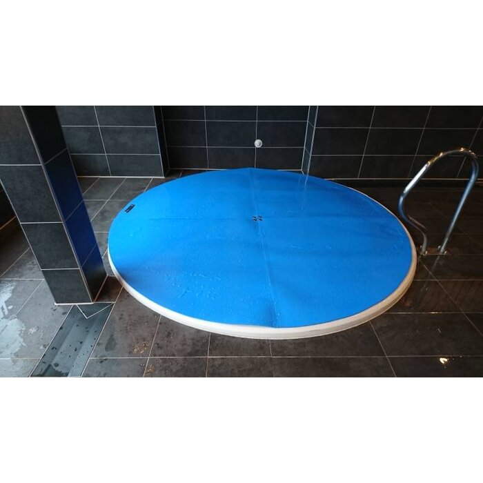 Blue poolcovers Blue poolcovers Spa 6 mm Blauw /m2. Maat afronden naar boven. Bij het afrekenen geeft U bij “Opmerking” de exacte maten door. (zie product omschrijving)