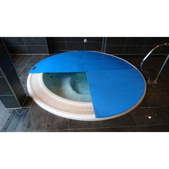 Blue poolcovers Blue poolcovers Spa 6 mm Blauw /m2. Maat afronden naar boven. Bij het afrekenen geeft U bij “Opmerking” de exacte maten door. (zie product omschrijving)