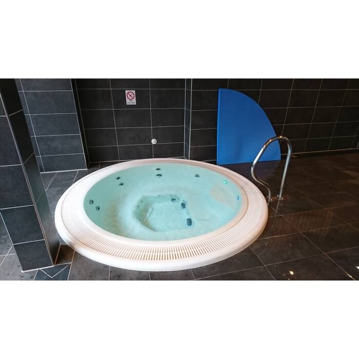 Blue poolcovers Blue poolcovers Spa 6 mm Blauw /m2. Maat afronden naar boven. Bij het afrekenen geeft U bij “Opmerking” de exacte maten door. (zie product omschrijving)