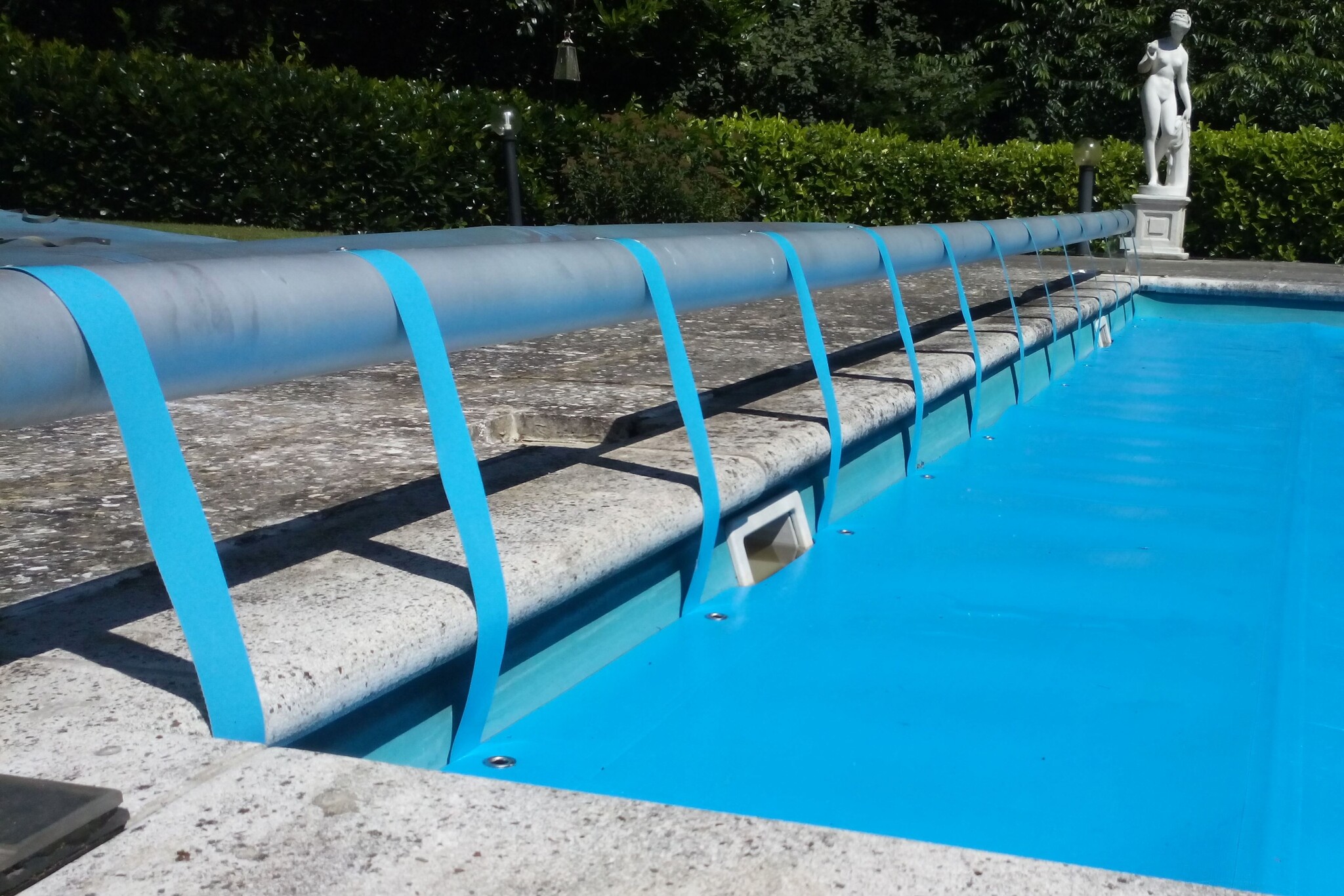 Blue poolcovers Premium Blue Poolcover 7mm Blauw bestellen? Lees de omschrijving hieronder voor extra uitleg.
