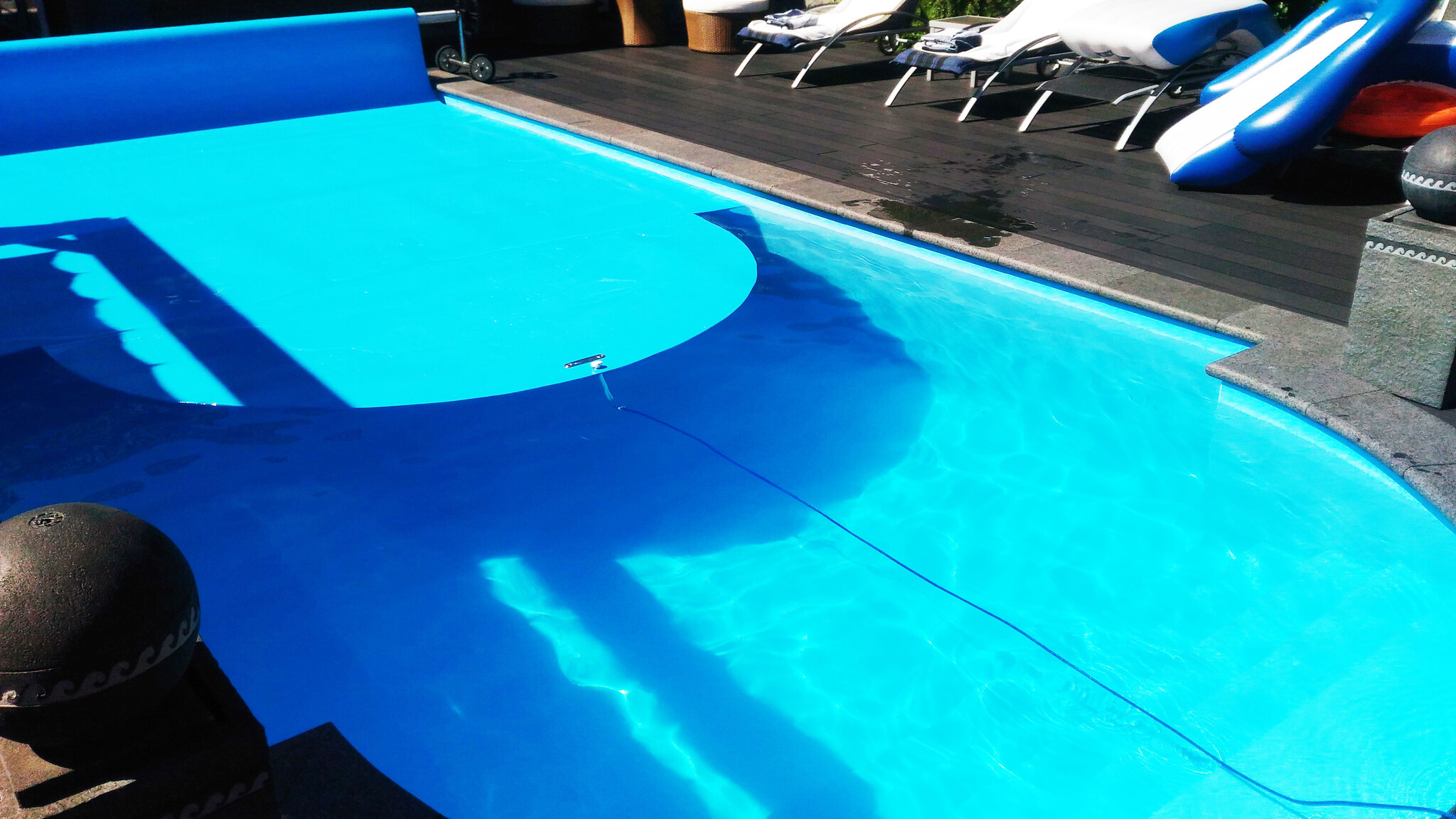 Blue poolcovers Premium Blue Poolcover 7mm Blauw bestellen? Lees de omschrijving hieronder voor extra uitleg.