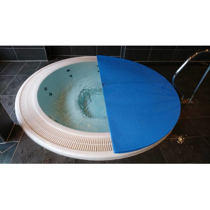 Blue poolcovers Blue poolcovers Spa 6 mm Blauw /m2. Maat afronden naar boven. Bij het afrekenen geeft U bij “Opmerking” de exacte maten door. (zie product omschrijving)