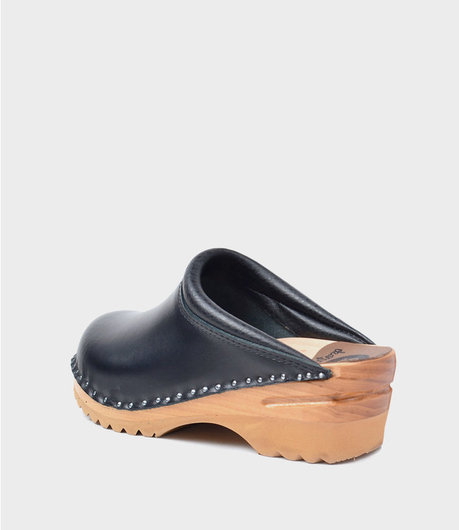 Good Guys Don't Wear Leather Rembrandt - Black vegan clogs