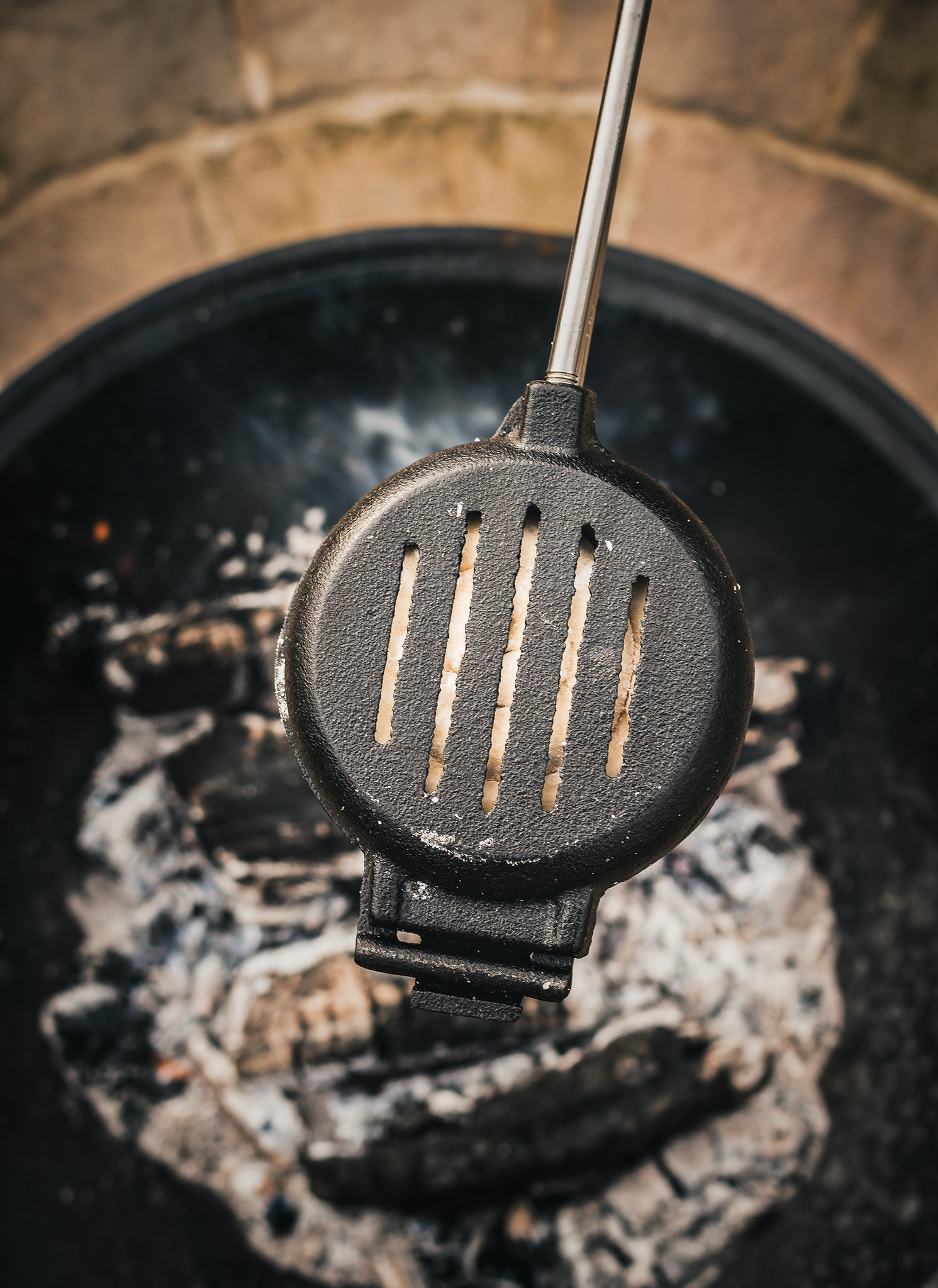 The Windmill Burger iron with short handles