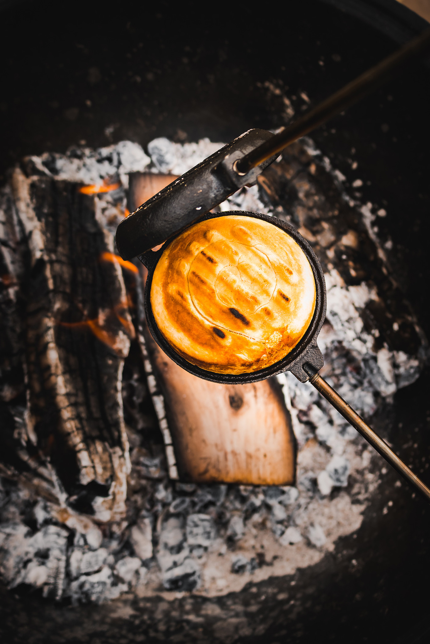 The Windmill Burger iron with short handles