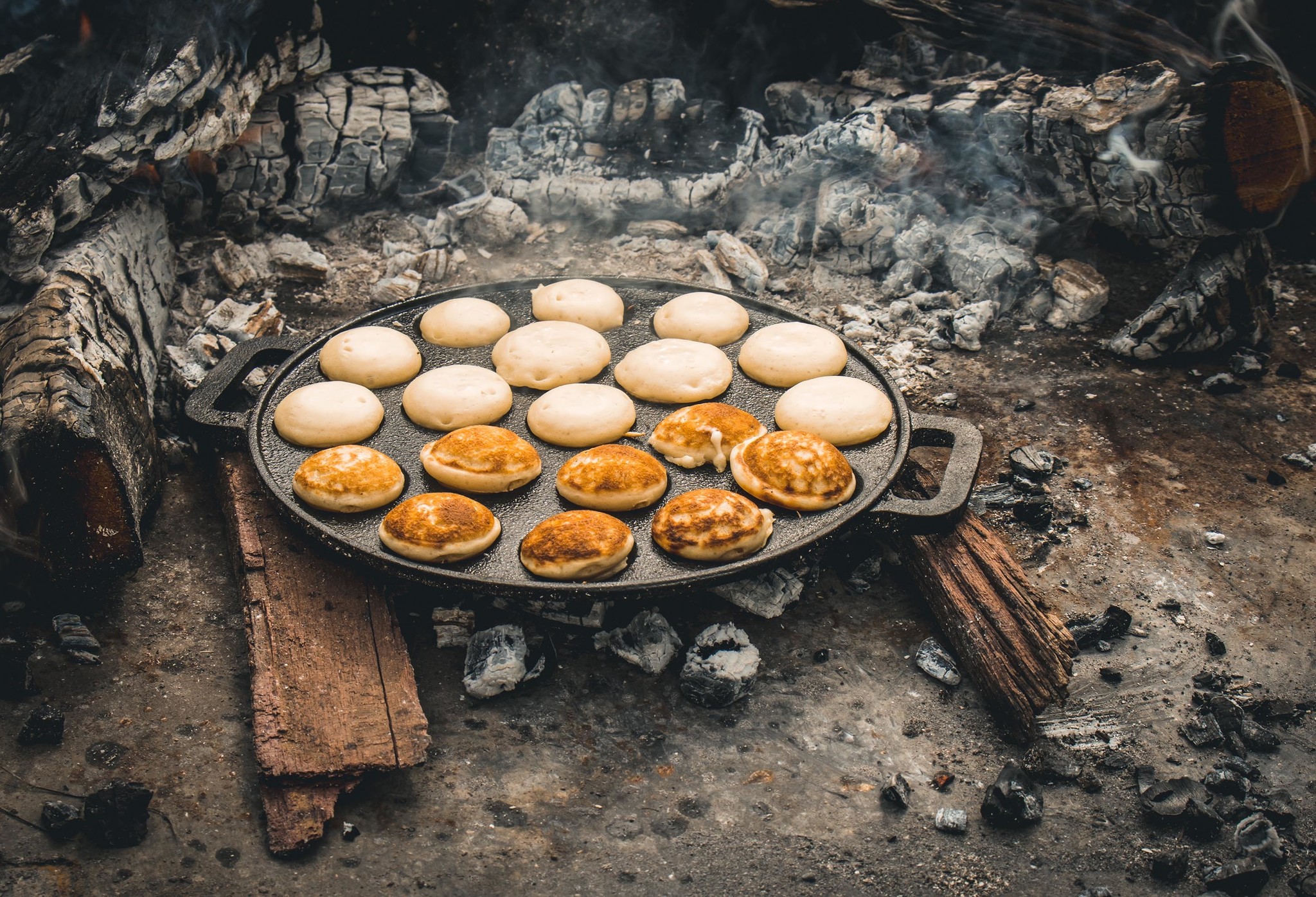 Poêle à poffertjes en fonte